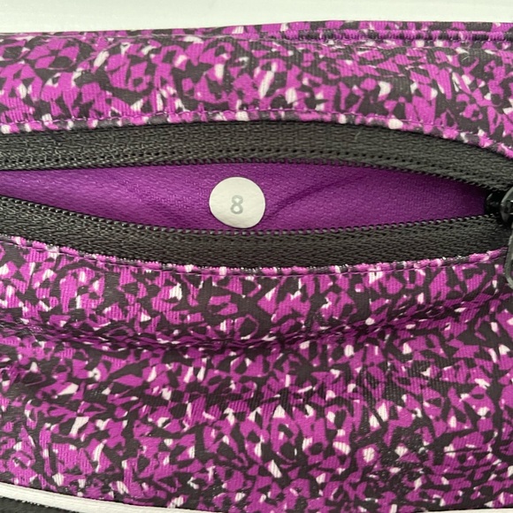 Black and Purple Mid Rise Speed Up Lululemon Shorts Size 8 - Picture 5 of 5